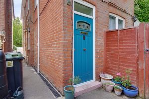 Private Entrance- click for photo gallery